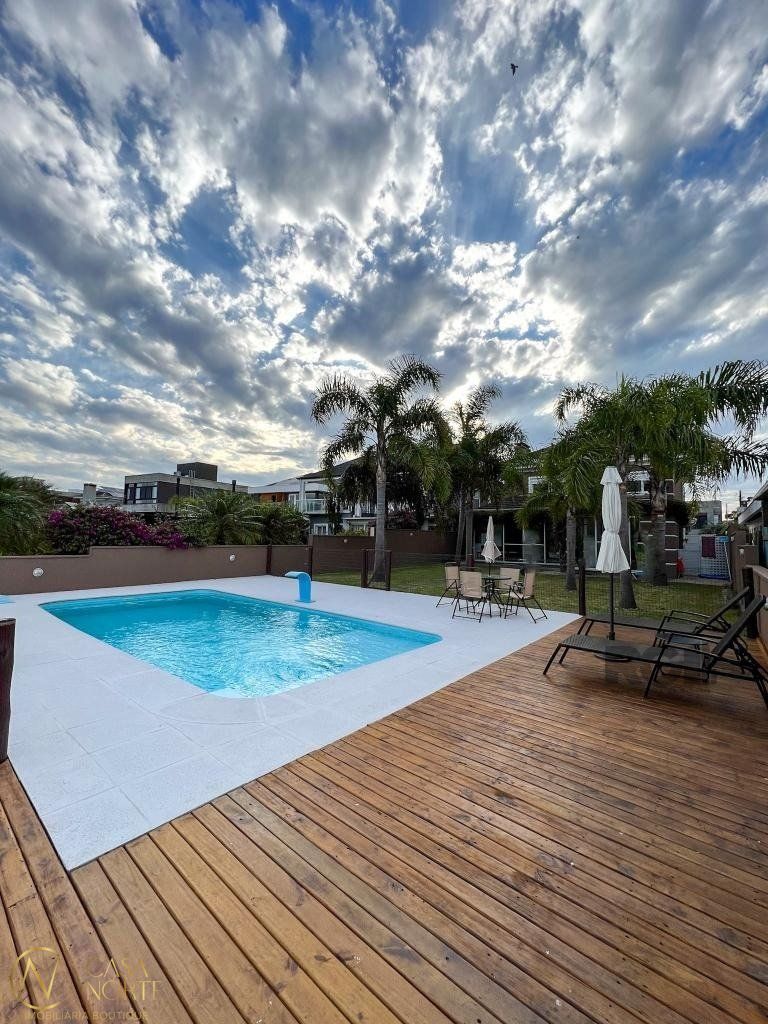 Casa de Condomínio à venda com 4 quartos, 320m², 4 suítes, 4 vagas, Avenida Juca Batista no bairro Belém Novo em Porto Alegre