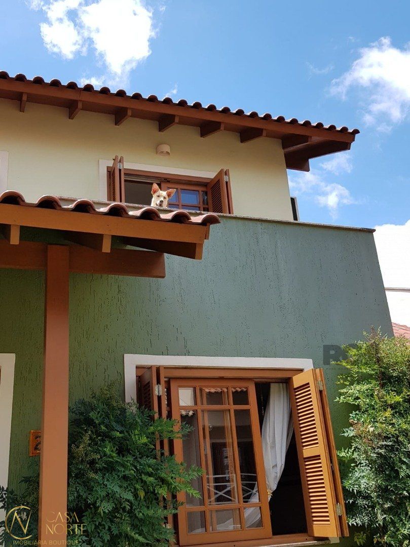 Casa de Condomínio à venda com 3 quartos, 189m², 1 suíte, 2 vagas, Avenida Vicente Monteggia no bairro Cavalhada em Porto Alegre