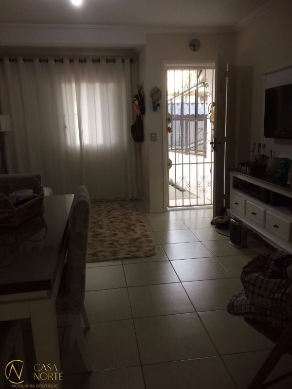 Casa à venda com 2 quartos, 137m², 2 suítes, 2 vagas, Rua Irmao Jaime Biazus no bairro Guarujá em Porto Alegre