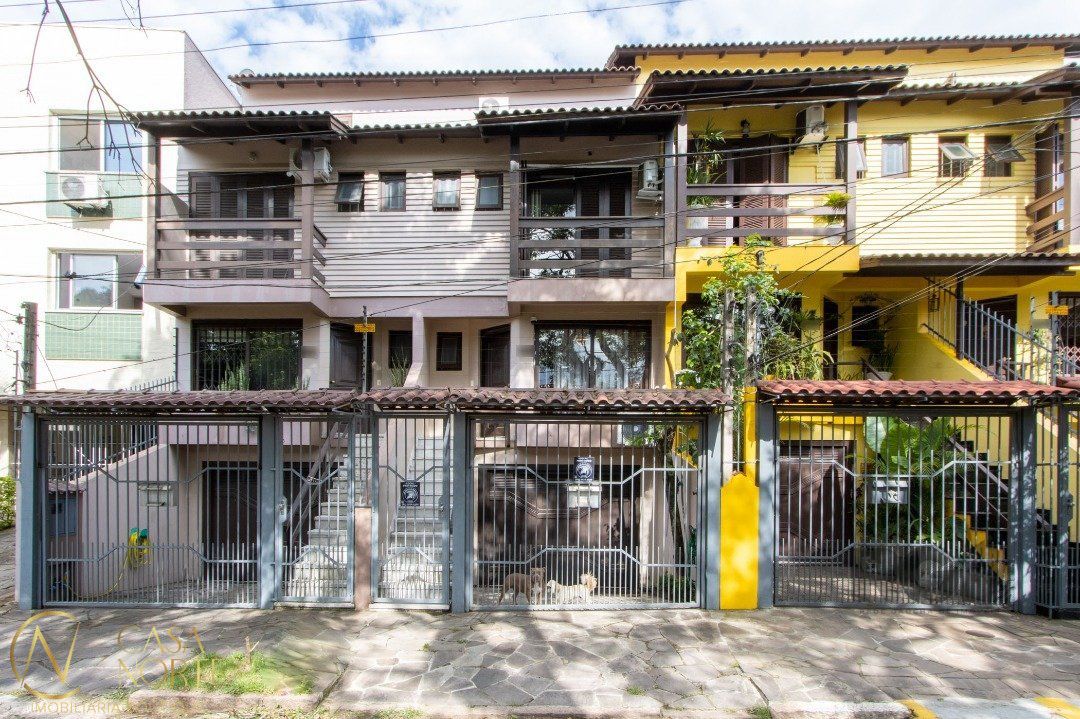 Sobrado à venda com 3 quartos, 158m², 1 suíte, 3 vagas, Rua Ari Barroso no bairro Sarandi em Porto Alegre