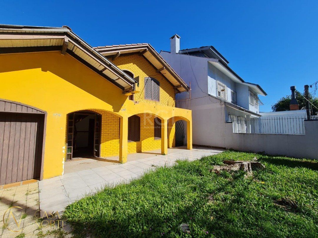 Casa à venda com 3 quartos, 220m², Rua Alfredo Silveira Dias no bairro Nonoai em Porto Alegre