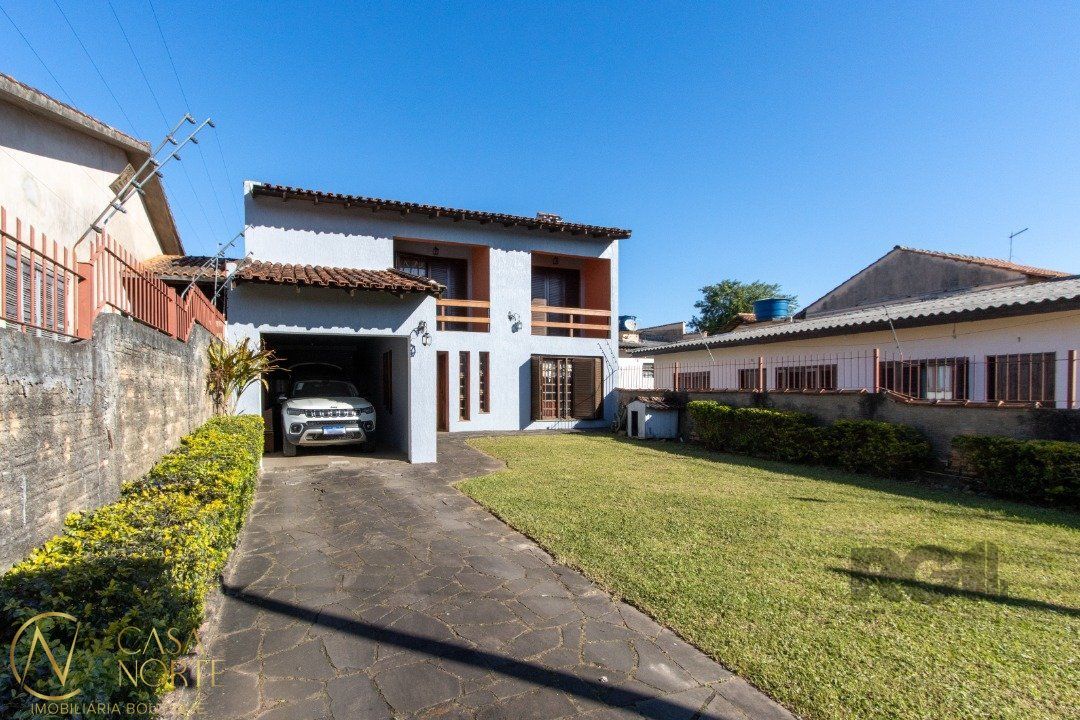 Casa à venda com 3 quartos, 223m², 1 suíte, 4 vagas, Rua Doutor Pereira Neto no bairro Tristeza em Porto Alegre