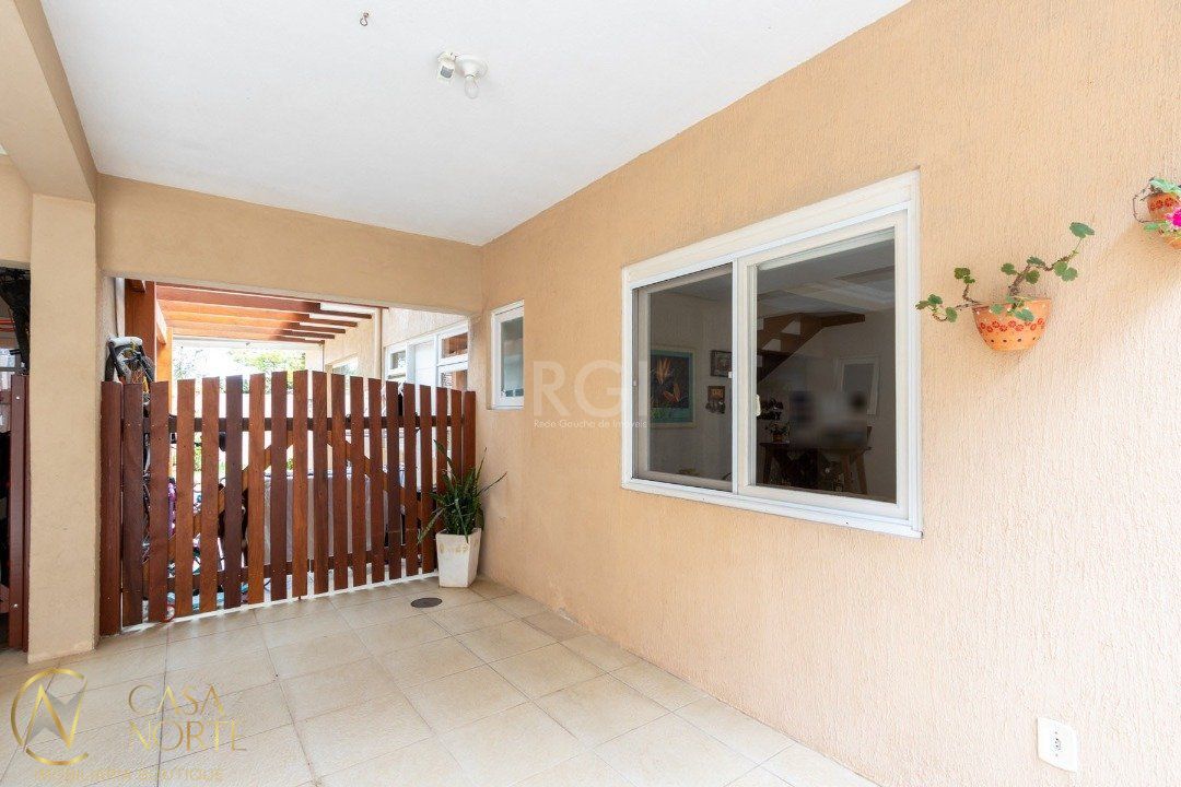 Casa de Condomínio à venda com 3 quartos, 102m², 1 suíte, 2 vagas, Rua Padre João Batista Reus no bairro Vila Conceição em Porto Alegre