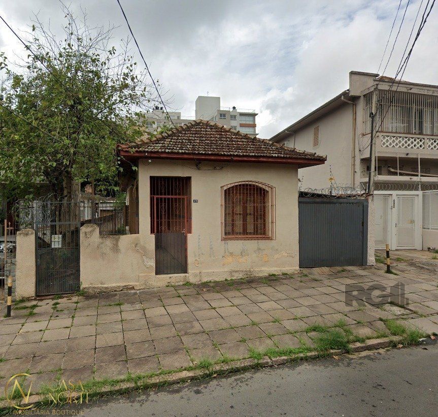 Casa à venda com 3 quartos, 200000m², Rua Dona Augusta no bairro Menino Deus em Porto Alegre