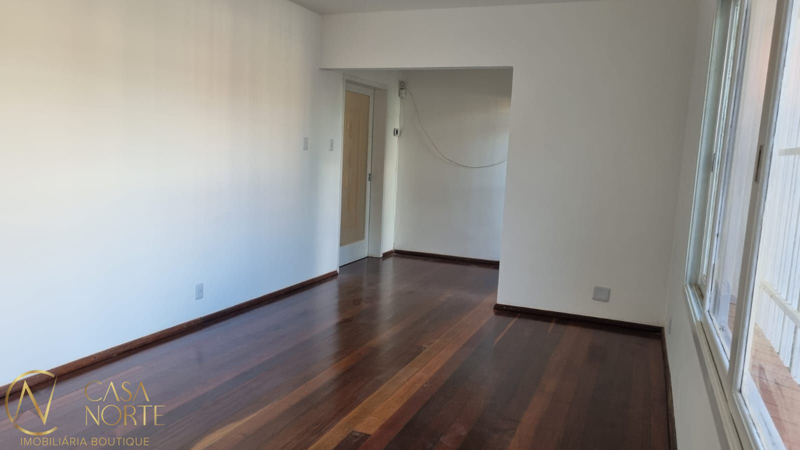 Casa à venda com 3 quartos, 250m², -4 vaga, Rua Comandai no bairro Cristal em Porto Alegre