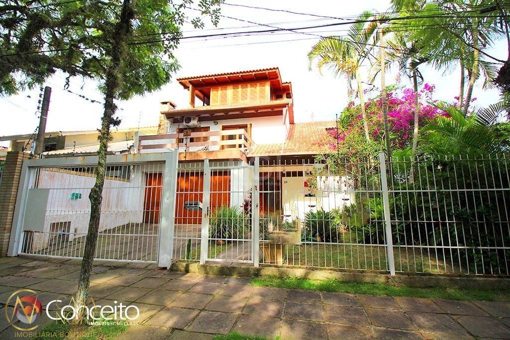 Casa à venda com 3 quartos, 226m², 3 suítes, 3 vagas, Rua Erico Silveira Peixoto no bairro Ipanema em Porto Alegre