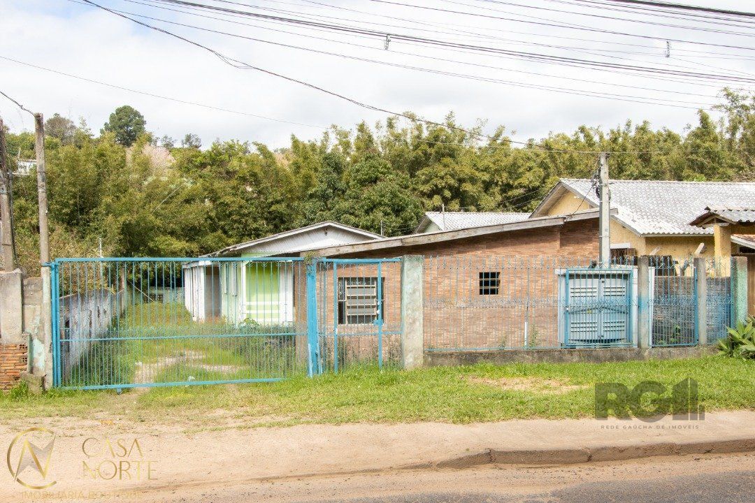 Casa à venda com 7 quartos, 240m², 4 vagas, Estrada João Passuelo no bairro Vila Nova em Porto Alegre