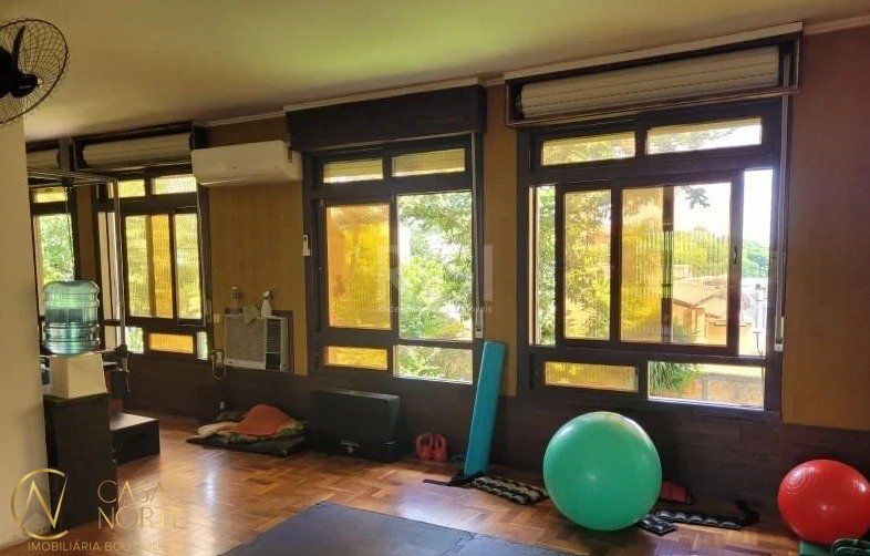 Casa à venda com 3 quartos, 205m², 3 vagas, Rua General Rondon no bairro Tristeza em Porto Alegre