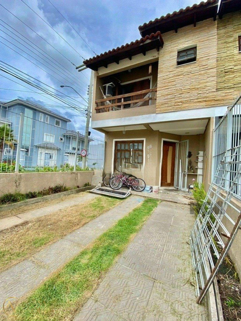 Casa à venda com 3 quartos, 105m², 1 suíte, 1 vaga, Rua Embira no bairro Hípica em Porto Alegre