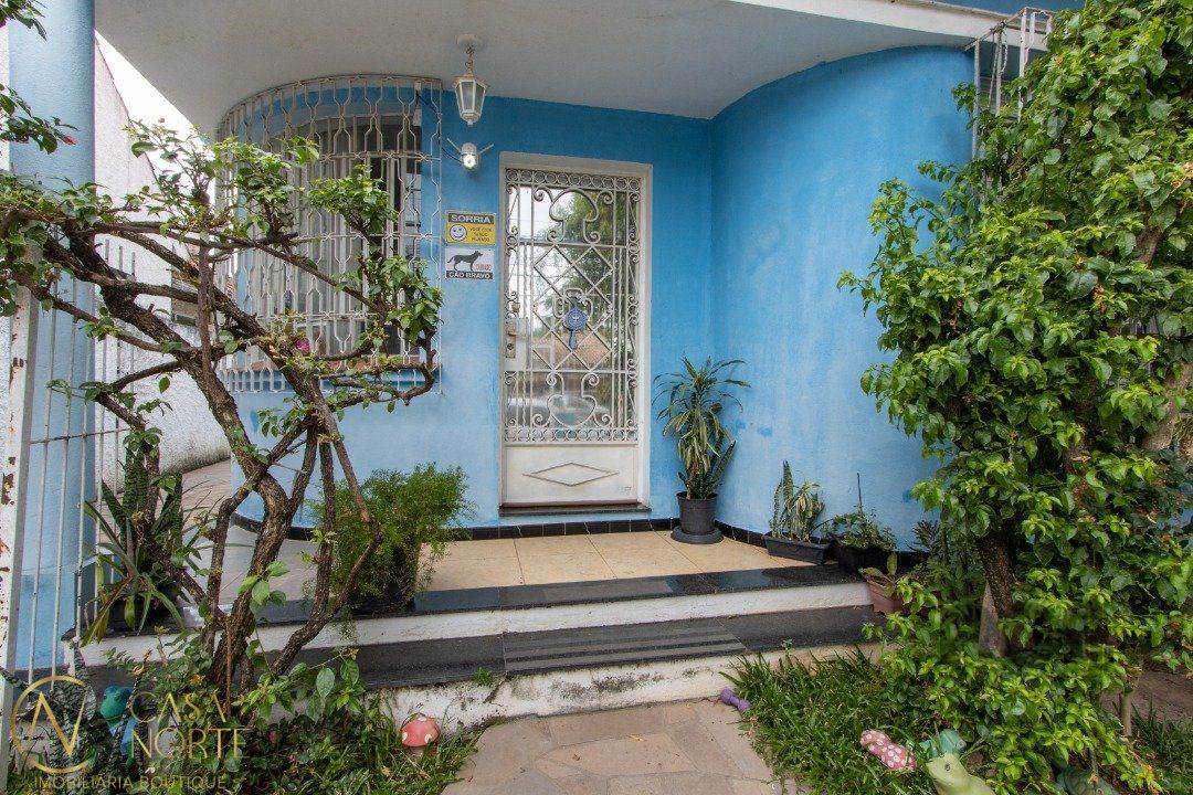 Casa à venda com 3 quartos, 126m², 5 vagas, Rua Germano Hasslocher no bairro Azenha em Porto Alegre