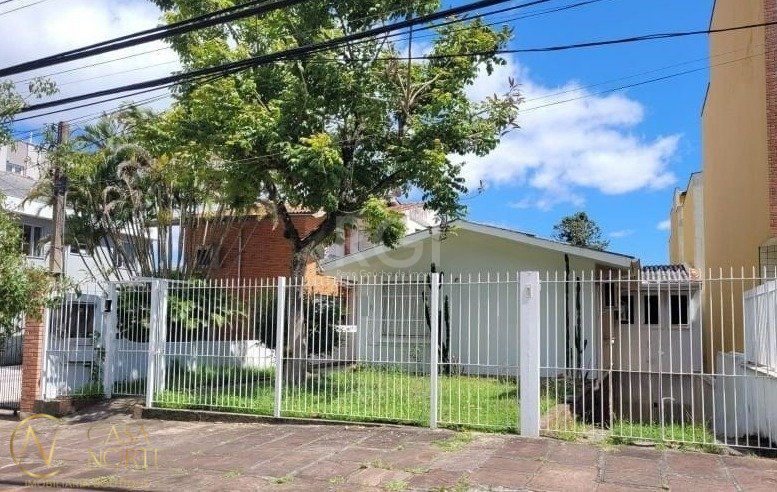 Casa à venda com 3 quartos, 205m², 3 vagas, Rua General Rondon no bairro Tristeza em Porto Alegre