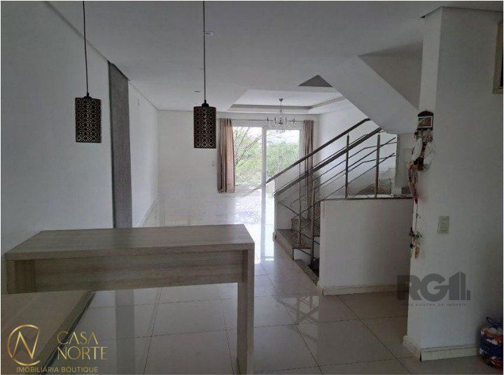 Casa à venda com 3 quartos, 181m², 1 suíte, 2 vagas, Rua do Pampa no bairro Costa e Silva em Porto Alegre