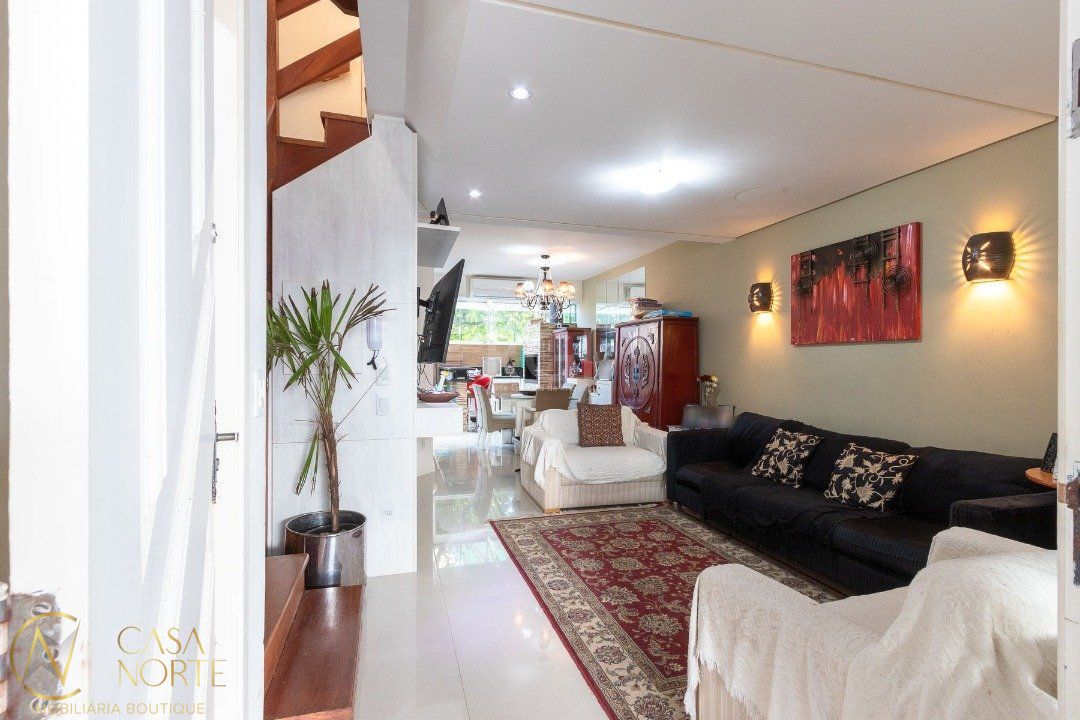 Casa de Condomínio à venda com 3 quartos, 184m², 1 suíte, 2 vagas, Rua Chavantes no bairro Vila Assunção em Porto Alegre