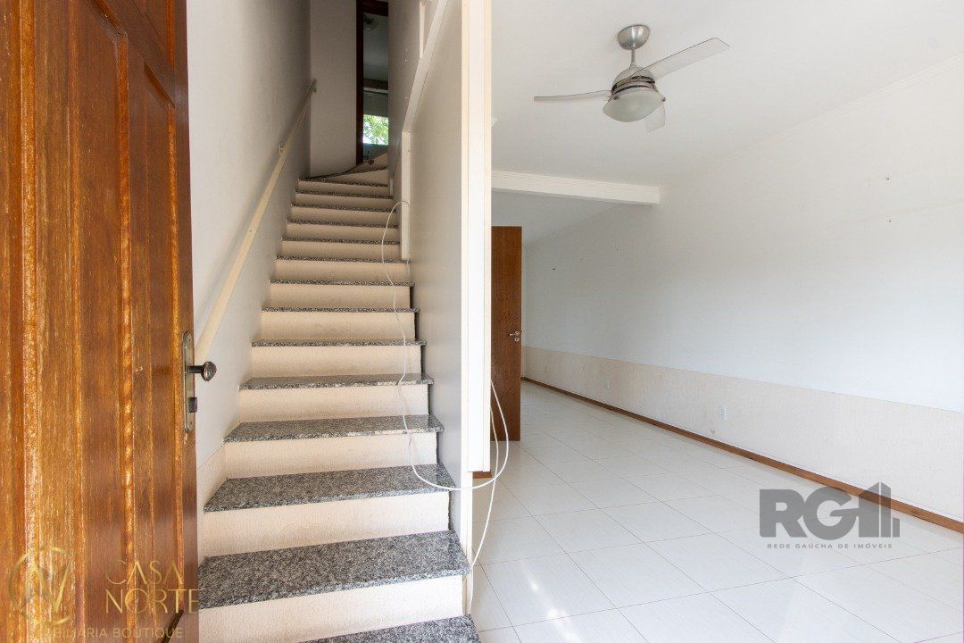 Casa de Condomínio à venda com 2 quartos, 97m², 1 suíte, 1 vaga, Rua Dorival Castilhos Machado no bairro Aberta dos Morros em Porto Alegre