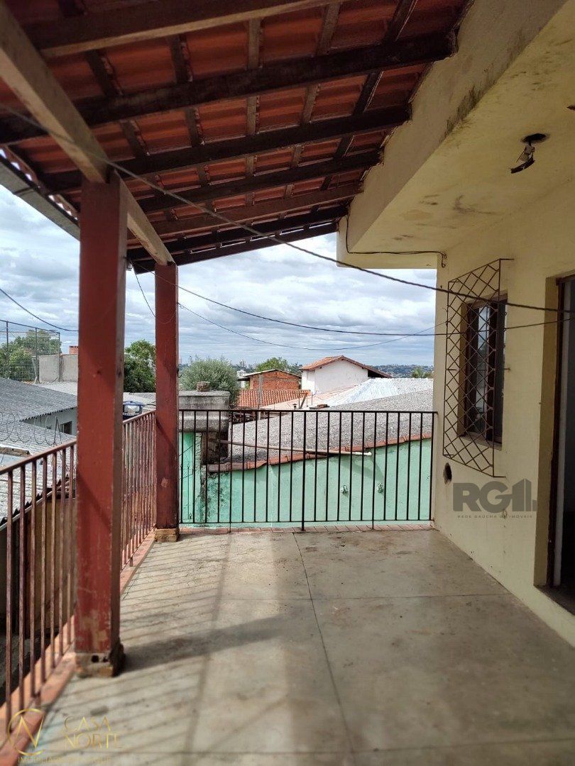 Casa à venda com 4 quartos, 247m², 4 vagas, Rua Joaquim Norberto no bairro Partenon em Porto Alegre