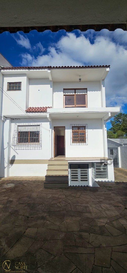 Casa à venda com 4 quartos, 300m², 1 suíte, 7 vagas, Rua Cristo Rei no bairro Jardim Sabará em Porto Alegre