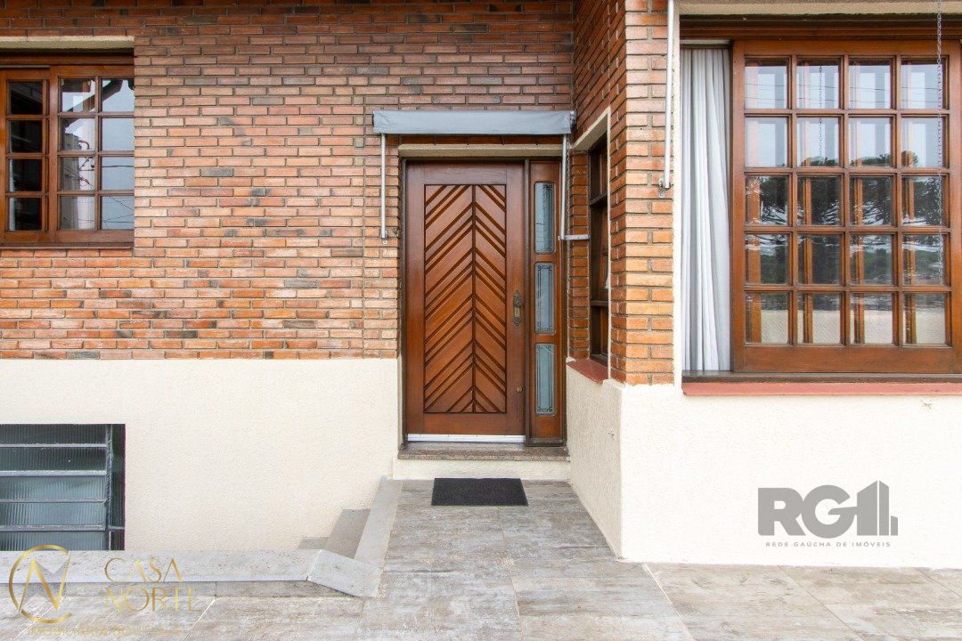 Casa à venda com 3 quartos, 222m², 1 suíte, 2 vagas, Rua Banco Ingles no bairro Santa Tereza em Porto Alegre