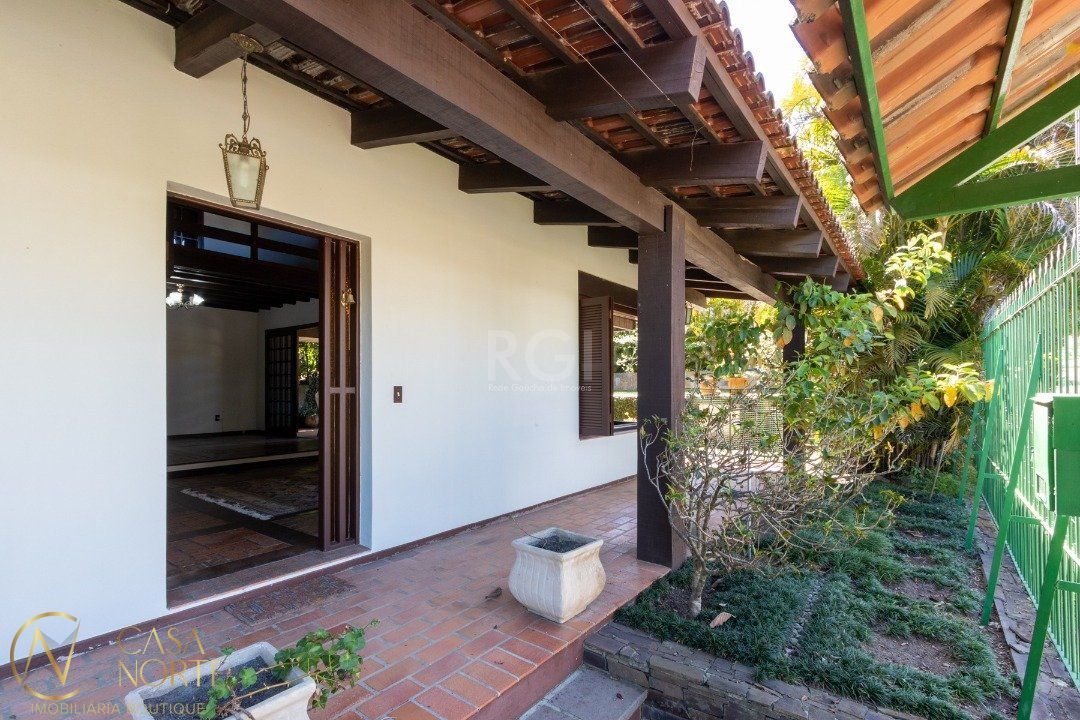 Casa à venda com 4 quartos, 357m², 1 suíte, 4 vagas, Rua General Tadeusz Kosciuszko no bairro Jardim Isabel em Porto Alegre