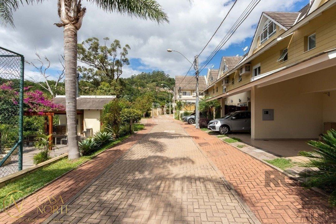 Casa de Condomínio à venda com 3 quartos, 208m², 1 suíte, 2 vagas, Avenida Engenheiro Ludolfo Boehl no bairro Teresópolis em Porto Alegre