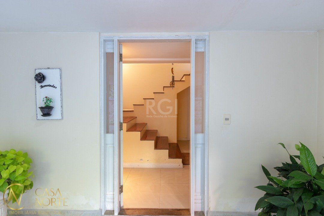 Casa de Condomínio à venda com 3 quartos, 322m², 1 suíte, 4 vagas, Rua Doutor Arnaldo da Silva Ferreira no bairro Jardim Isabel em Porto Alegre