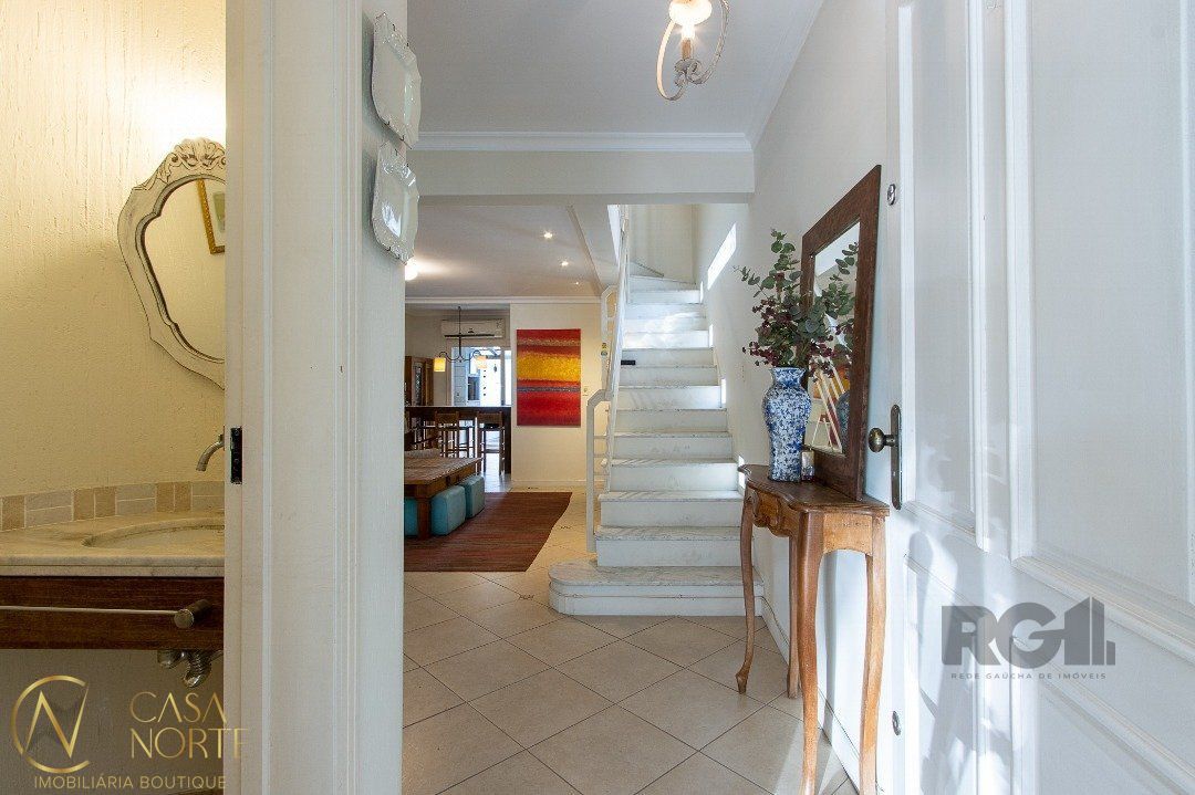 Casa à venda com 4 quartos, 167m², 1 suíte, 3 vagas, Rua Padre João Batista Reus no bairro Vila Conceição em Porto Alegre
