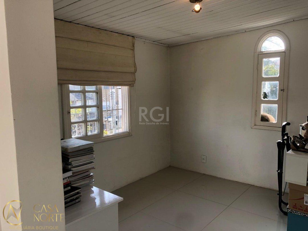Casa de Condomínio à venda com 3 quartos, 98m², 1 suíte, Rua Upamaroti no bairro Cristal em Porto Alegre