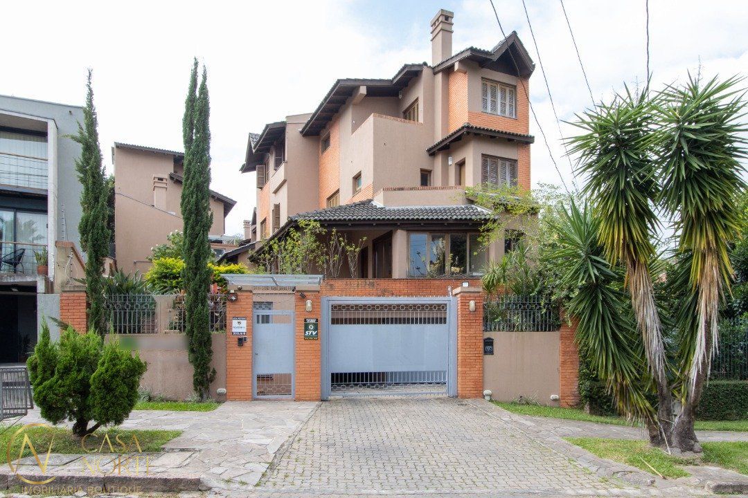 Casa de Condomínio à venda com 4 quartos, 292m², 2 suítes, 2 vagas, Rua Caete no bairro Vila Assunção em Porto Alegre
