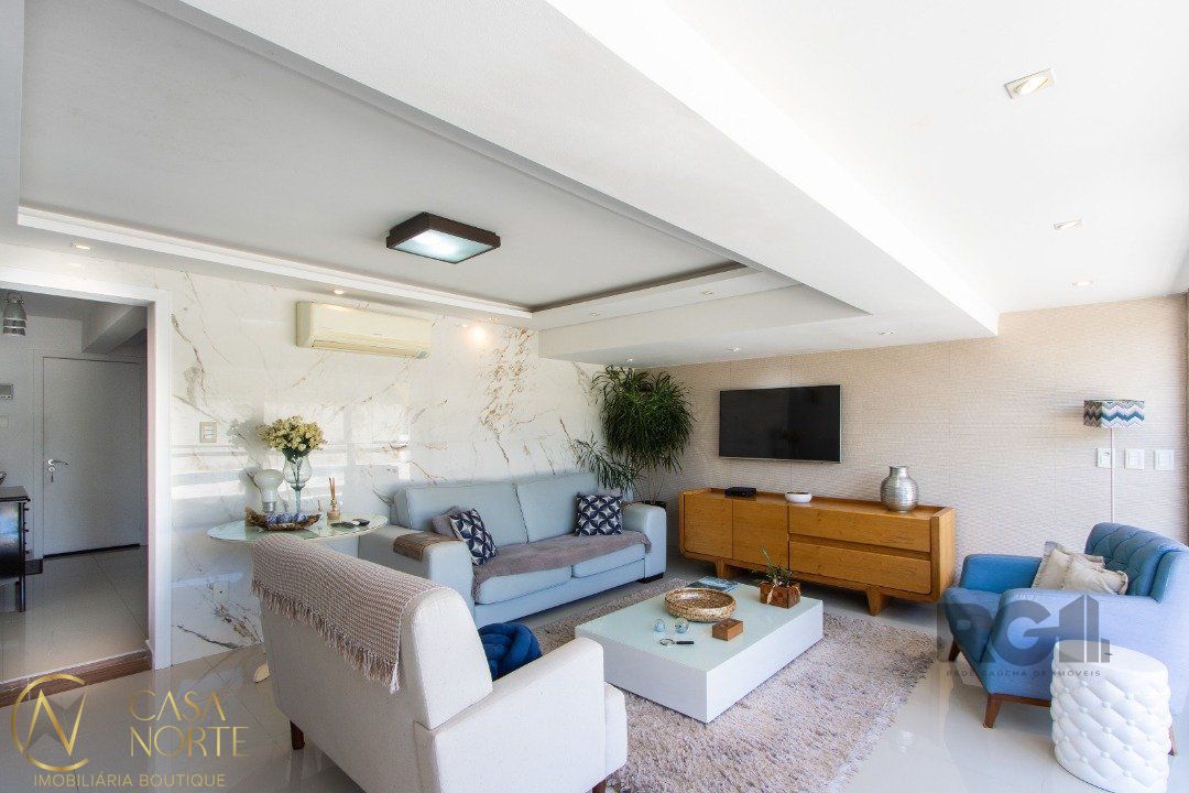 Casa à venda com 4 quartos, 470m², 1 suíte, 2 vagas, Rua Jacunda no bairro Guarujá em Porto Alegre