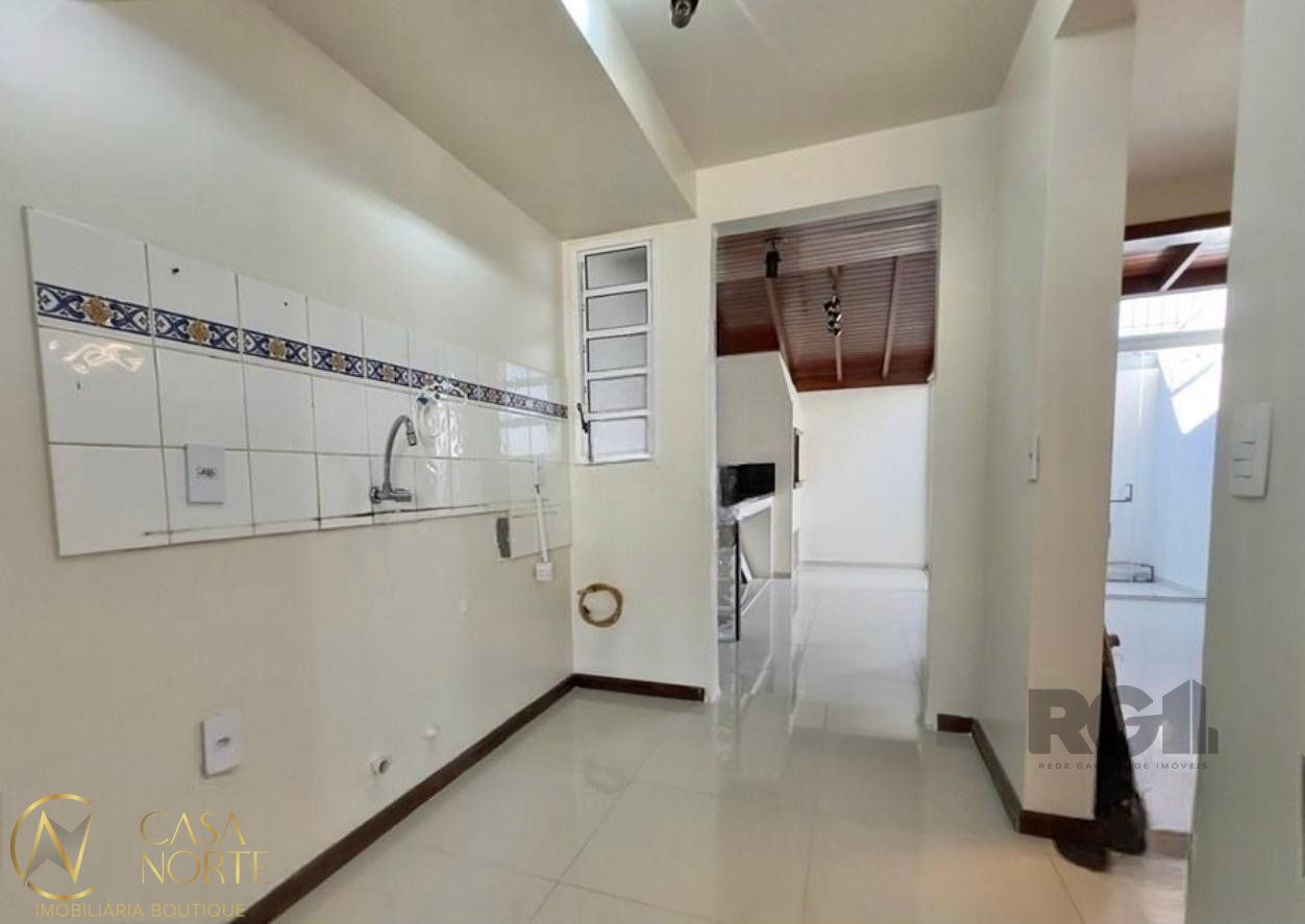 Casa de Condomínio à venda com 3 quartos, 73m², 1 vaga, Avenida Faria Lobato no bairro Sarandi em Porto Alegre