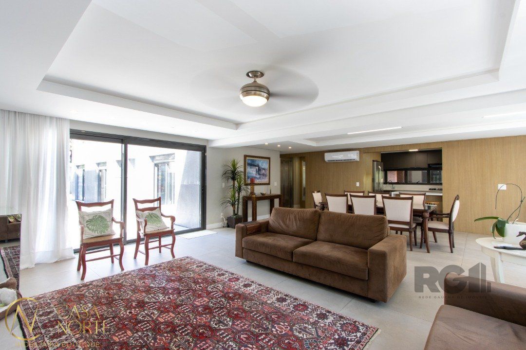 Apartamento à venda com 3 quartos, 368m², 3 suítes, 3 vagas, Rua Pedro Weingartner no bairro Rio Branco em Porto Alegre