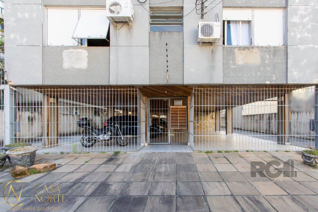 Apartamento à venda com 2 quartos, 65m², 1 suíte, 1 vaga, Rua Adriano Ribeiro no bairro Menino Deus em Porto Alegre
