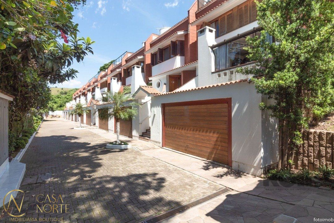 Casa de Condomínio à venda com 5 quartos, 307m², 1 suíte, 4 vagas, Avenida Taquary no bairro Cristal em Porto Alegre