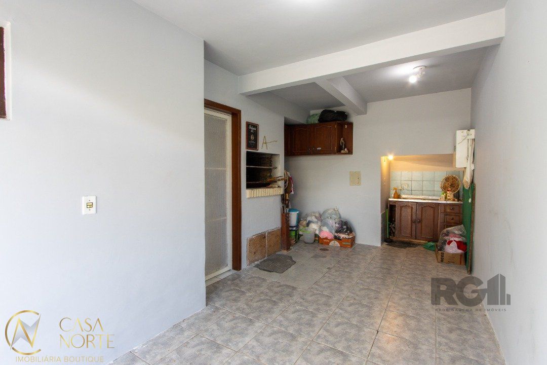 Casa à venda com 4 quartos, 137m², 1 vaga, Rua Luiz Maestri no bairro Serraria em Porto Alegre