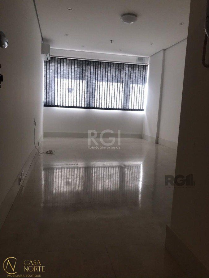 Sala Comercial à venda , 25m², Avenida Assis Brasil no bairro Cristo Redentor em Porto Alegre