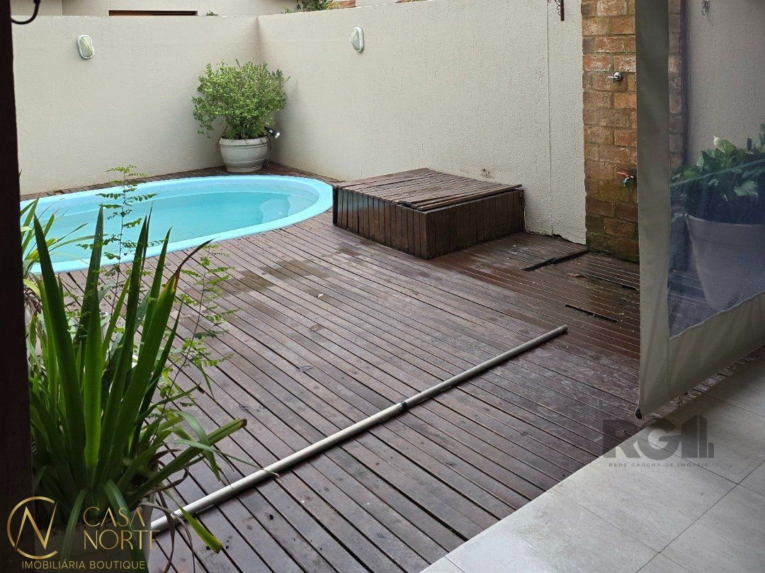 Casa de Condomínio à venda com 4 quartos, 299m², 2 suítes, 3 vagas, Travessa Pedra Redonda no bairro Jardim Isabel em Porto Alegre