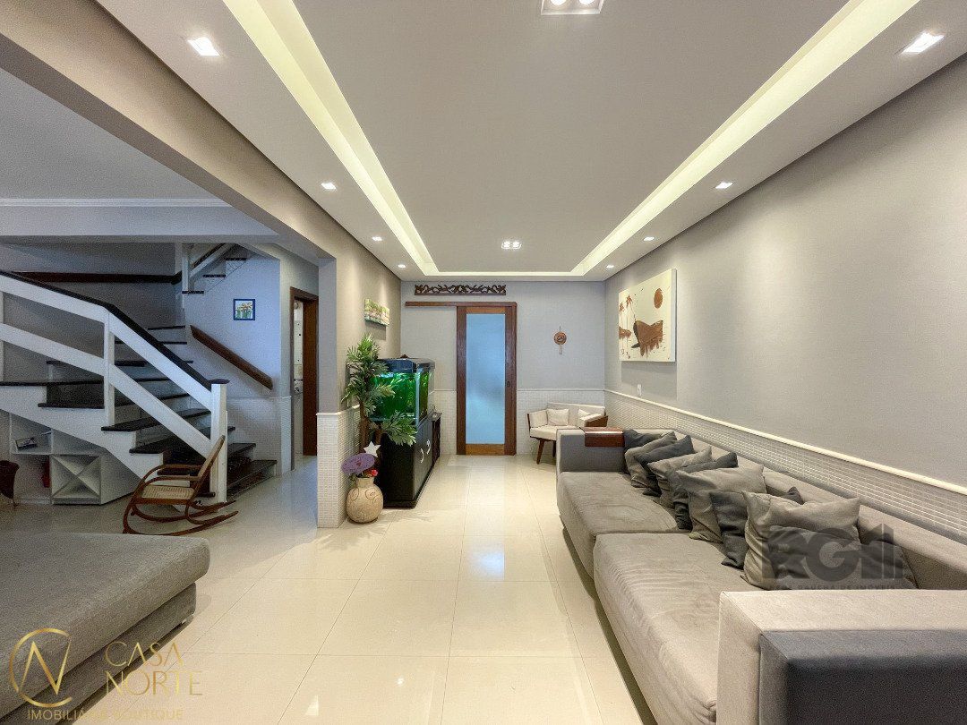 Casa à venda com 3 quartos, 119m², 1 suíte, 2 vagas, Avenida Copacabana no bairro Tristeza em Porto Alegre