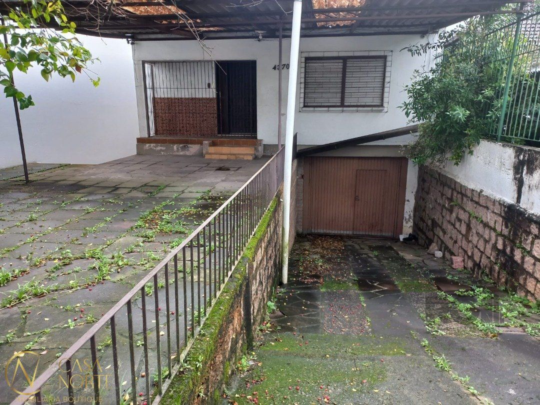 Casa à venda com 3 quartos, 150m², 4 vagas, Avenida da Cavalhada no bairro Cavalhada em Porto Alegre