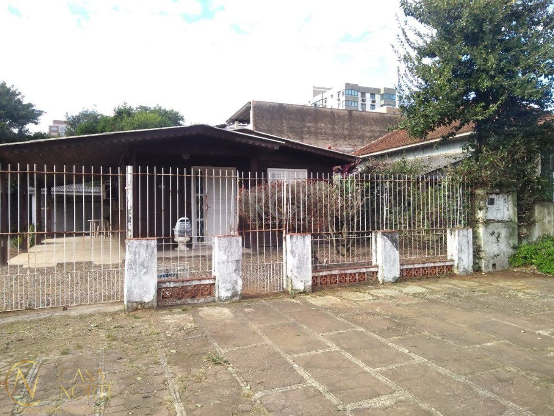 Casa à venda com 2 quartos, 220m², 2 vagas, Rua José Gomes no bairro Tristeza em Porto Alegre