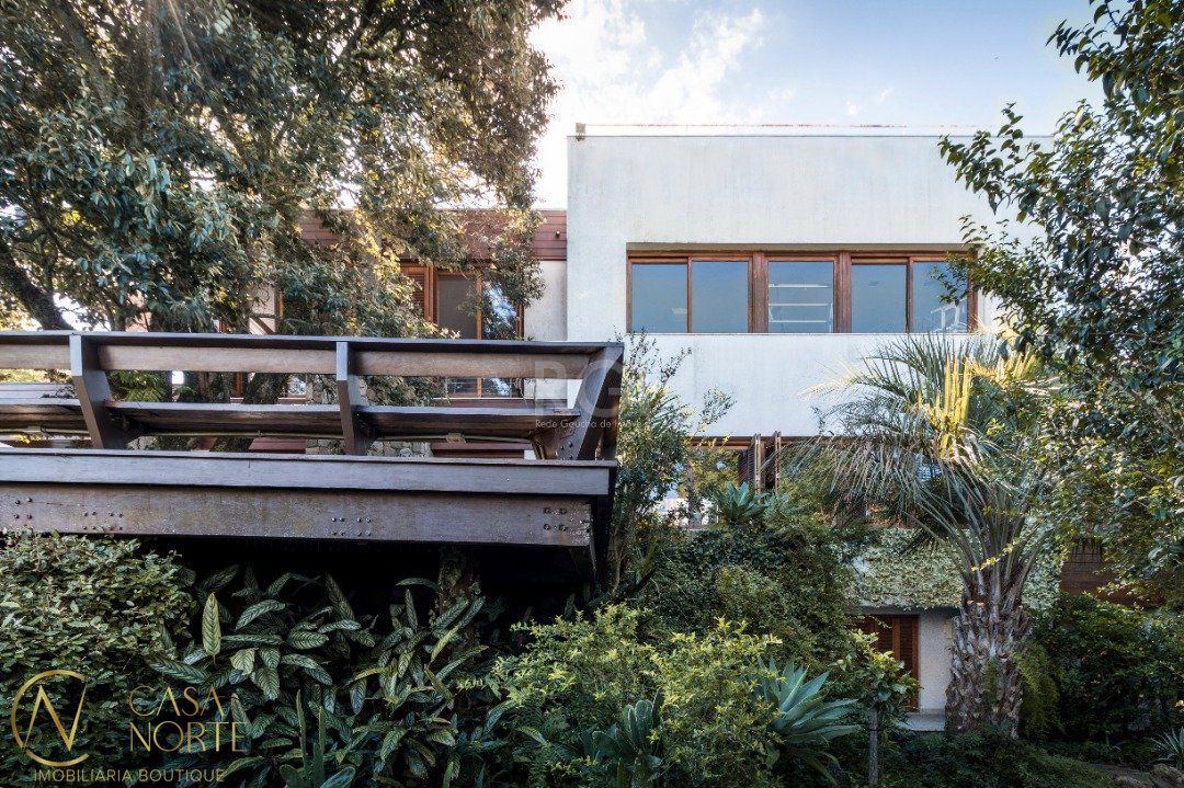 Casa à venda com 4 quartos, 900m², 4 suítes, 4 vagas, Praça José Assunção no bairro Vila Assunção em Porto Alegre