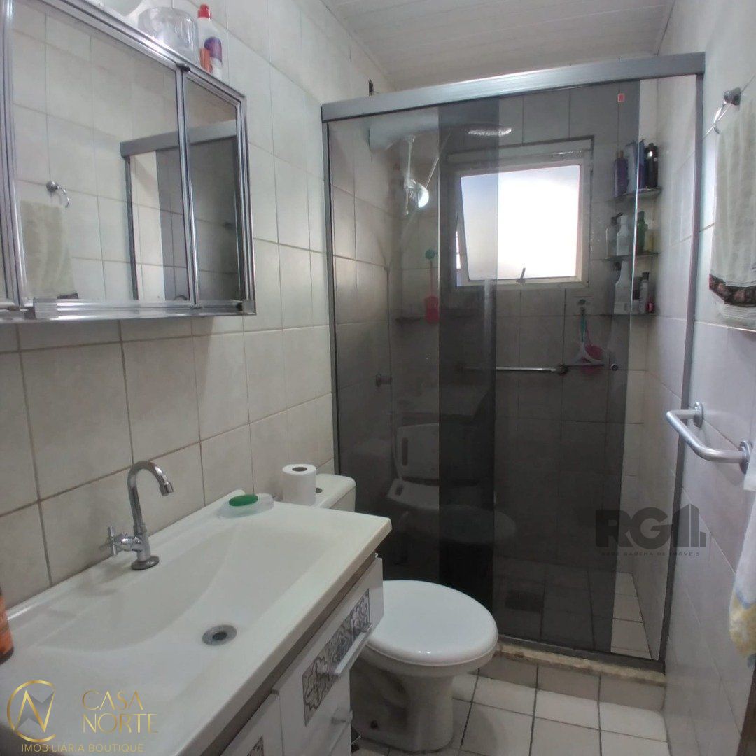 Casa de Condomínio à venda com 3 quartos, 119m², 2 vagas, Rua Coronel Frederico Carlos Gomes no bairro Vila Nova em Porto Alegre