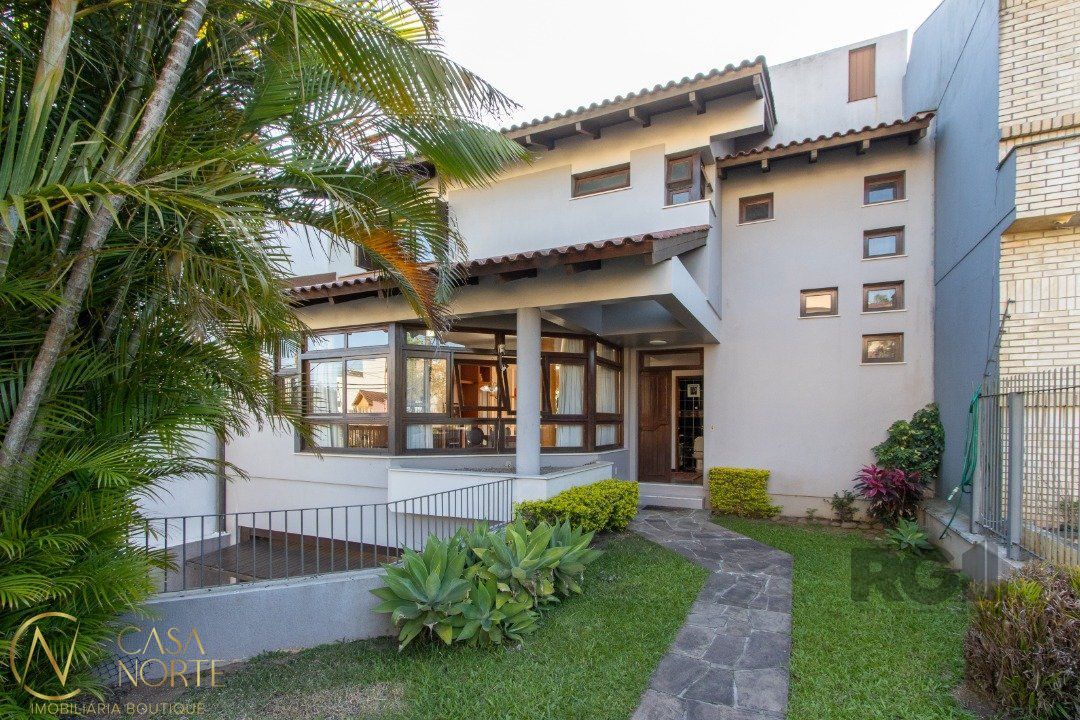 Casa à venda com 3 quartos, 287m², 1 suíte, 6 vagas, Rua Doutor Pitrez no bairro Ipanema em Porto Alegre