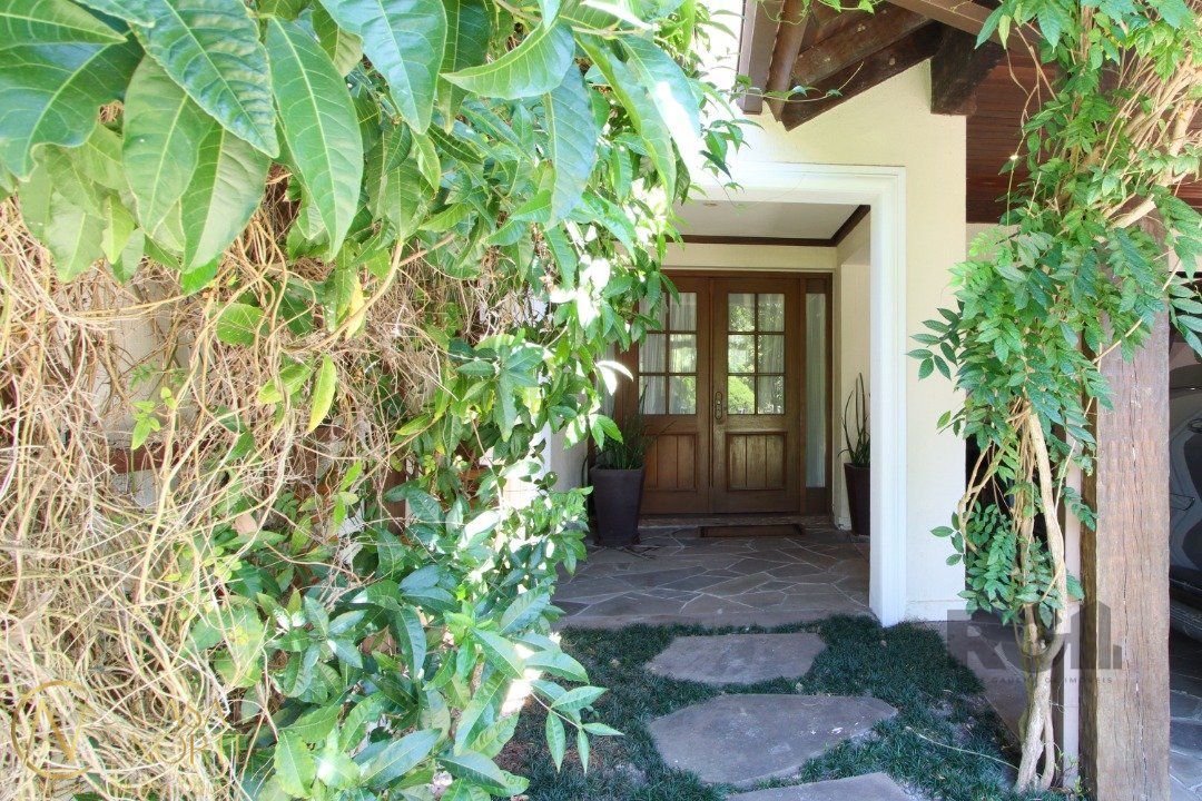 Casa de Condomínio à venda com 3 quartos, 290m², 3 suítes, 4 vagas, Avenida Juca Batista no bairro Belém Novo em Porto Alegre
