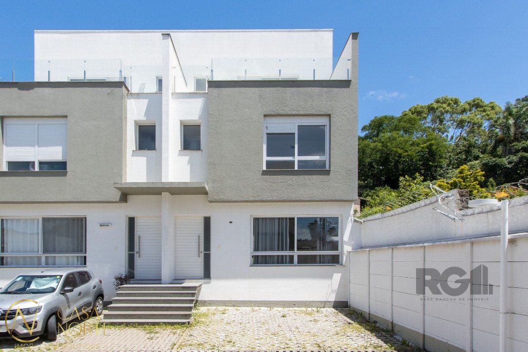 Casa de Condomínio à venda com 3 quartos, 197m², 1 suíte, 2 vagas, Rua Intendente Alfredo Azevedo no bairro Glória em Porto Alegre