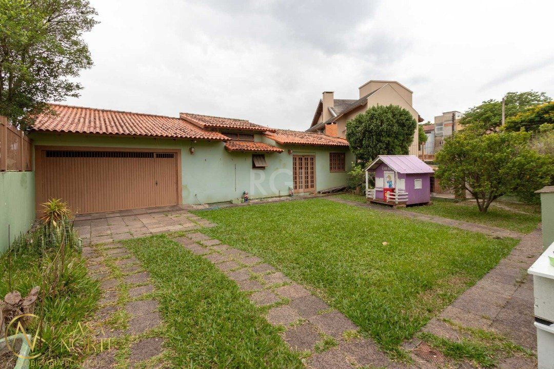 Casa à venda com 3 quartos, 180m², 1 suíte, 2 vagas, Rua Mário Assumpcao no bairro Serraria em Porto Alegre