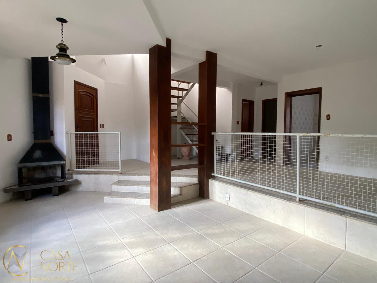 Casa à venda com 3 quartos, 253m², 1 suíte, 4 vagas, Avenida Guaiba no bairro Serraria em Porto Alegre