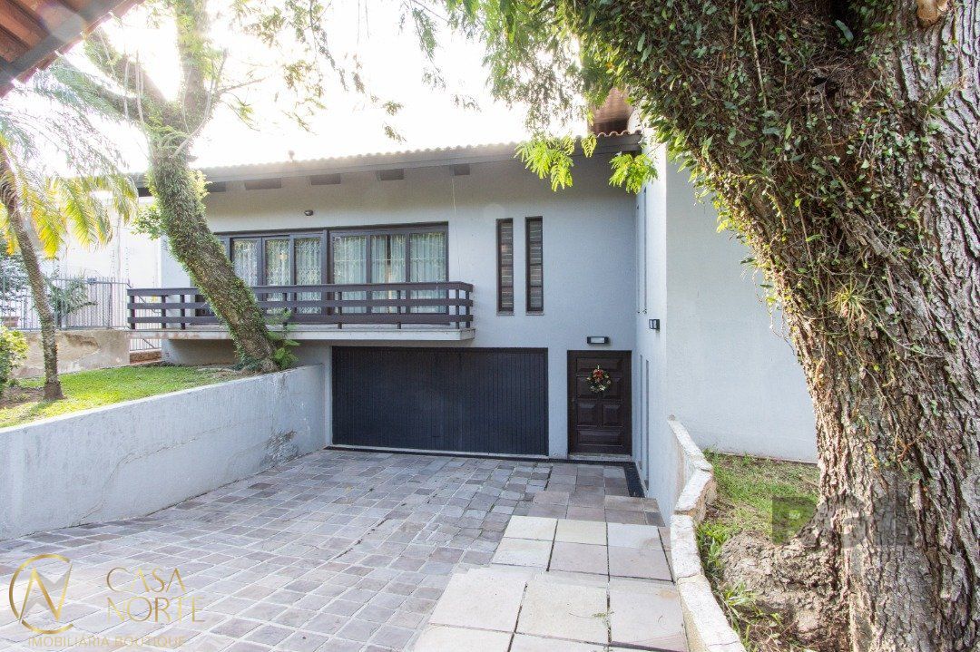 Casa à venda com 5 quartos, 417m², 3 suítes, 4 vagas, Rua Fernando Osório no bairro Teresópolis em Porto Alegre