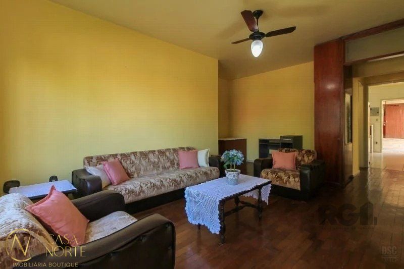 Casa à venda com 3 quartos, 312m², Rua Monte Arraes no bairro Nonoai em Porto Alegre