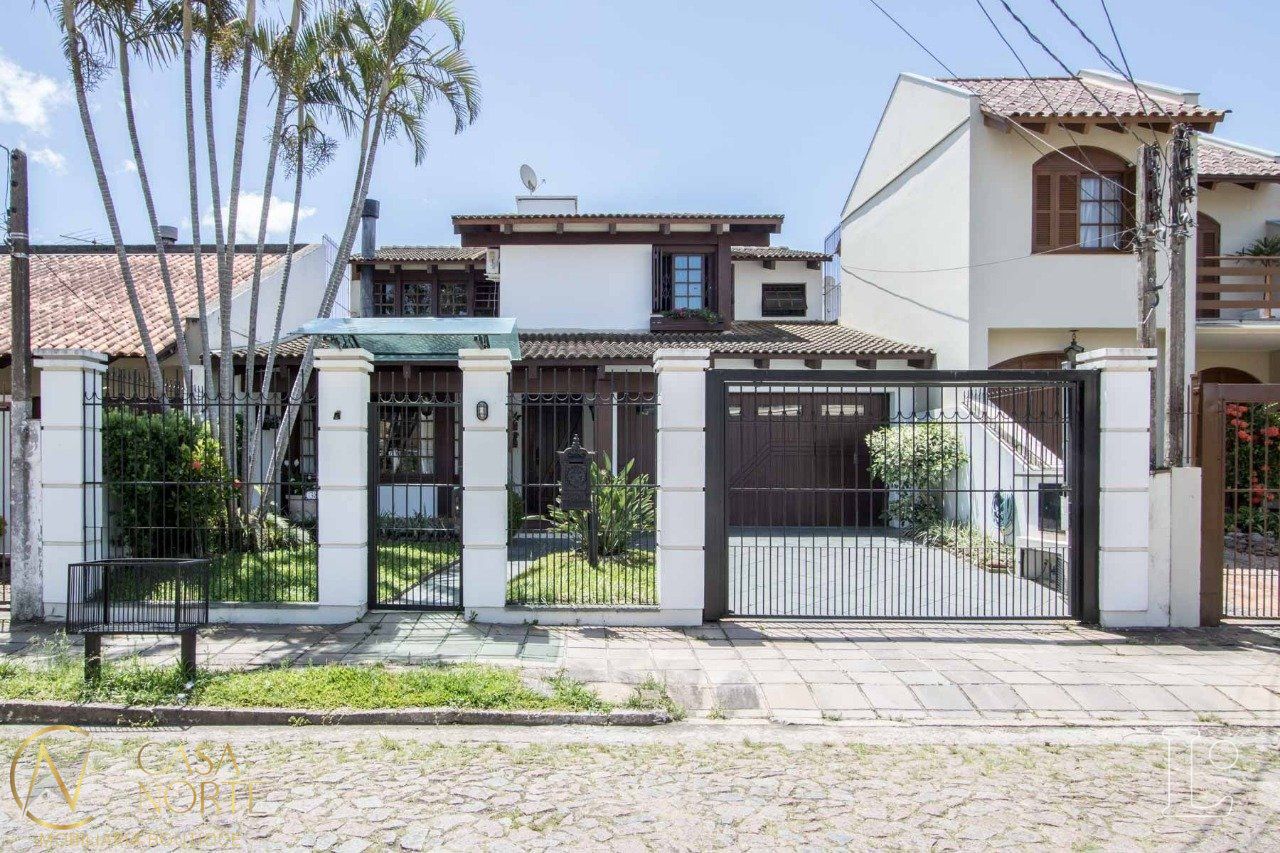 Casa à venda com 4 quartos, 238m², 1 suíte, 4 vagas, Rua Engenheiro Coelho Parreira no bairro Ipanema em Porto Alegre