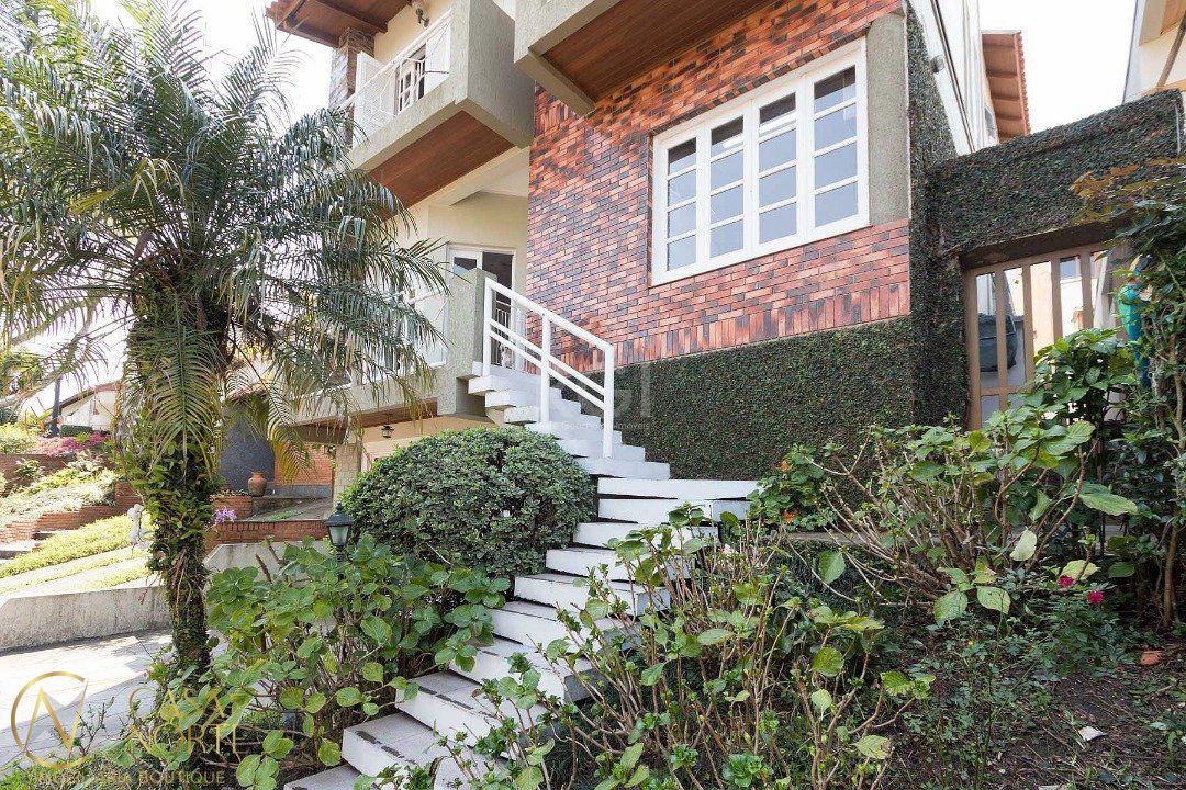 Casa de Condomínio à venda com 4 quartos, 297m², 1 suíte, 2 vagas, Rua Professor Antônio José Remiao no bairro Espírito Santo em Porto Alegre