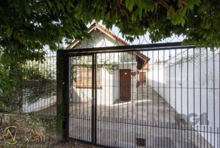 Casa à venda com 2 quartos, 89m², 1 vaga, Rua Porto Calvo no bairro Ipanema em Porto Alegre